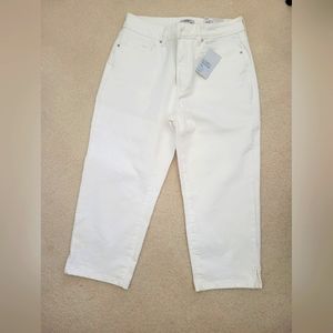 NWT Womens White Denim Capris - size 8